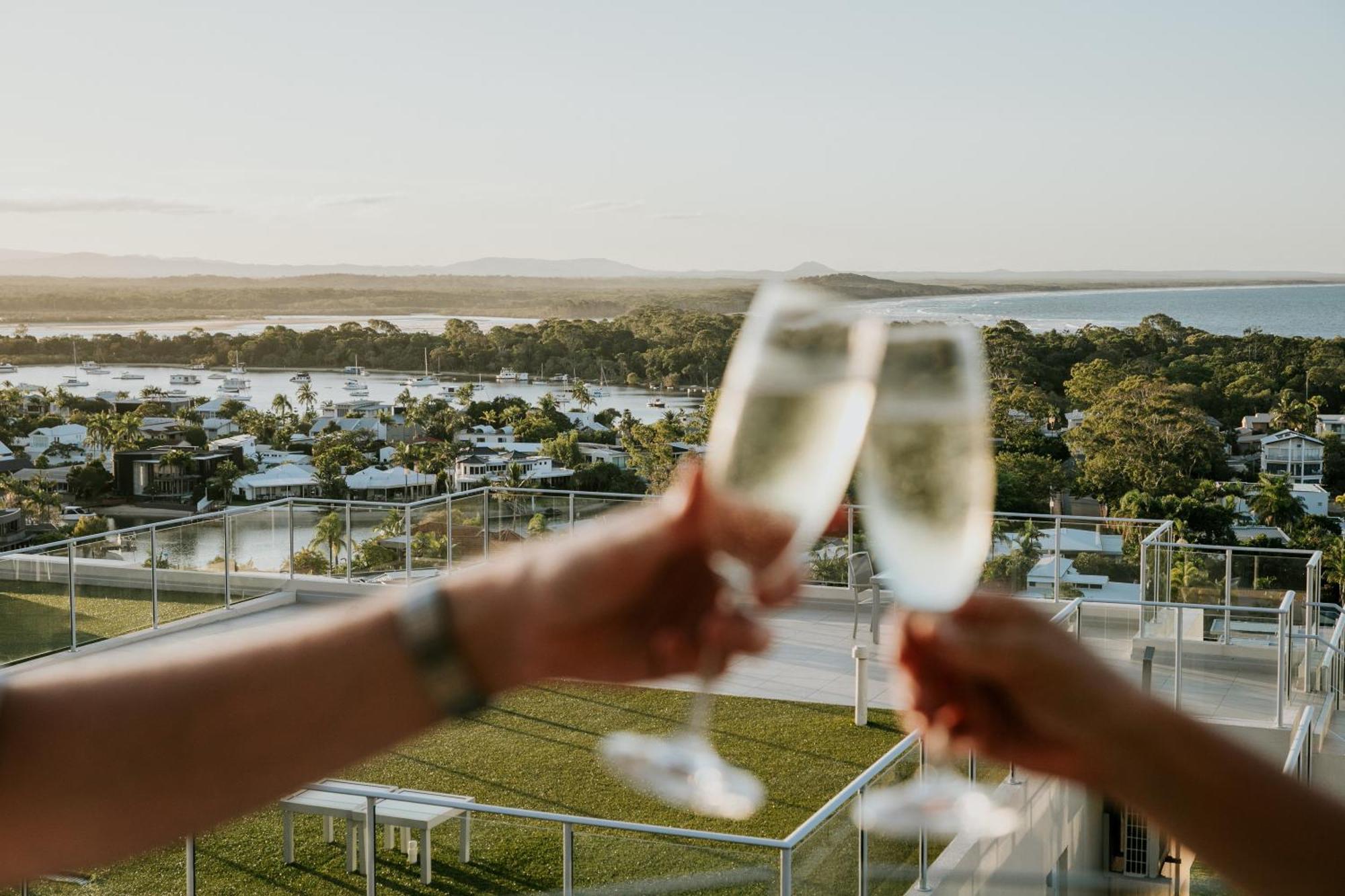 Noosa Crest Resort Exterior photo