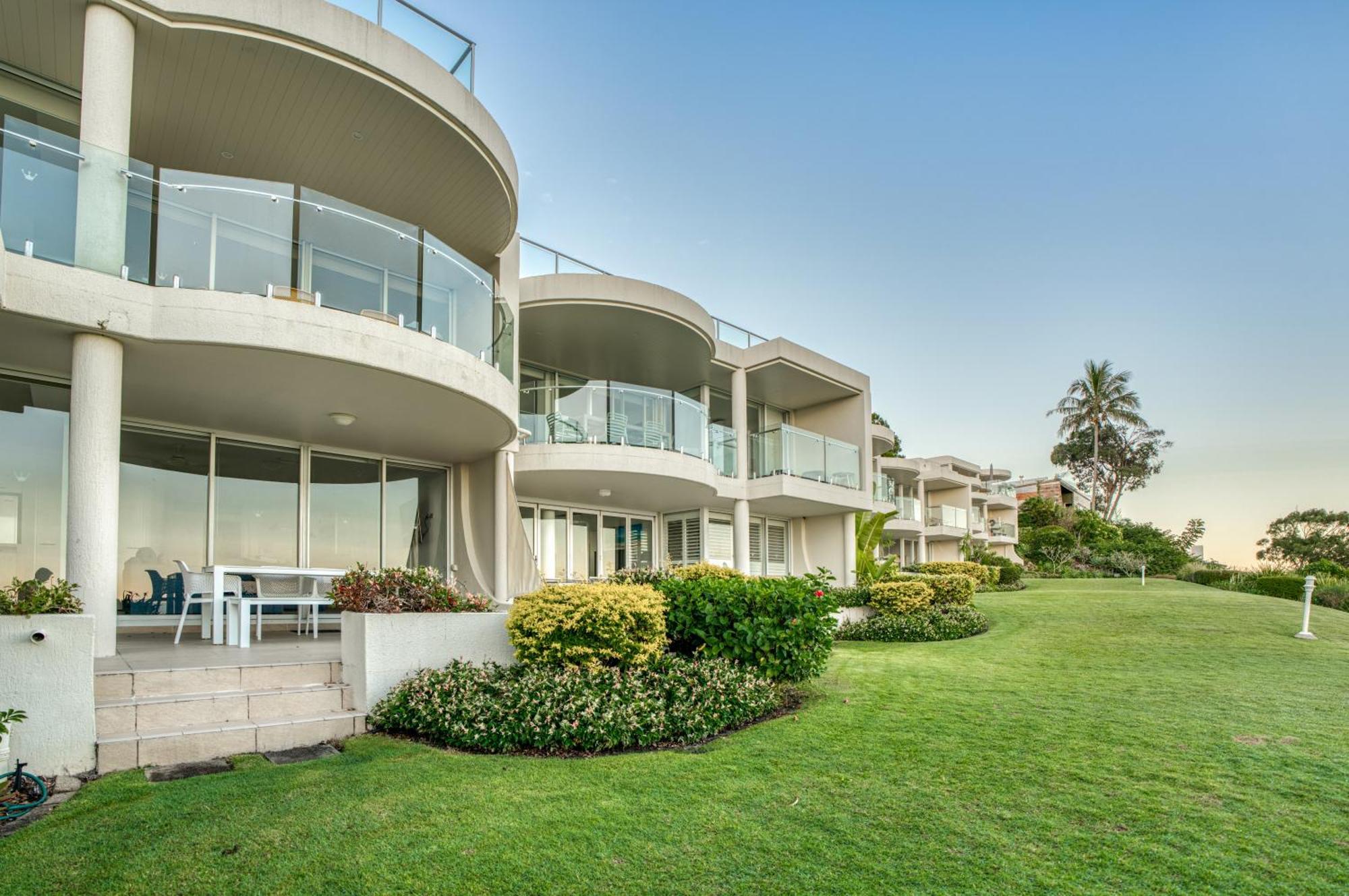 Noosa Crest Resort Exterior photo