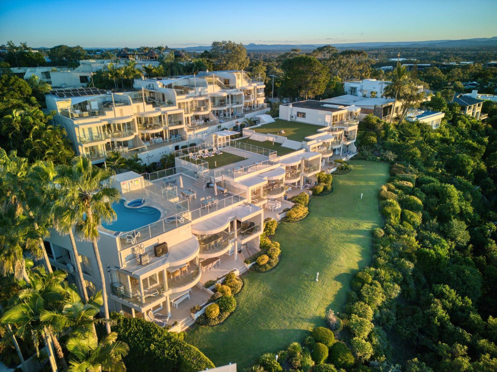 Noosa Crest Resort Exterior photo