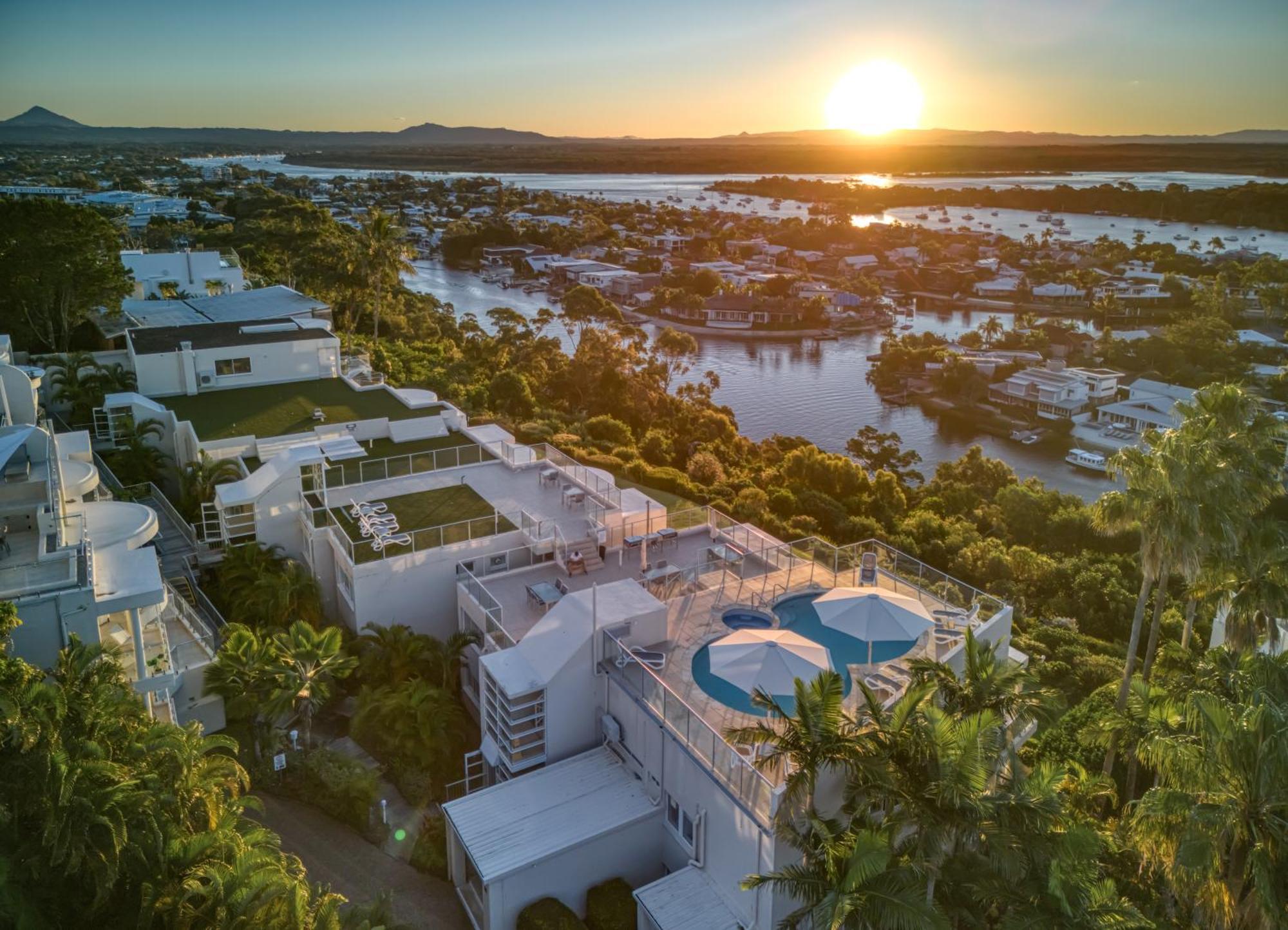 Noosa Crest Resort Exterior photo