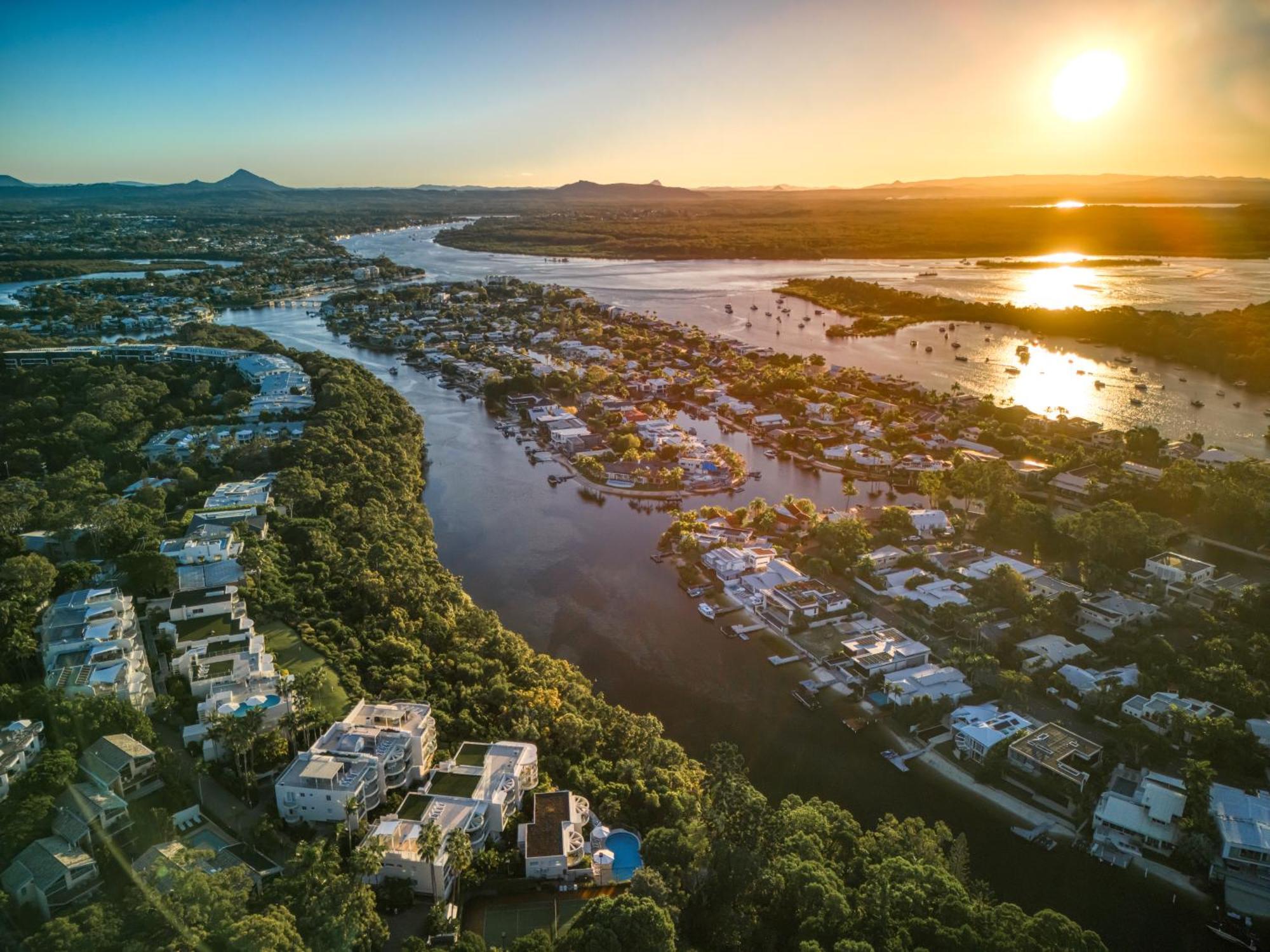 Noosa Crest Resort Exterior photo